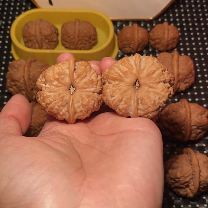 反***色把件文玩核桃肌肉蛙