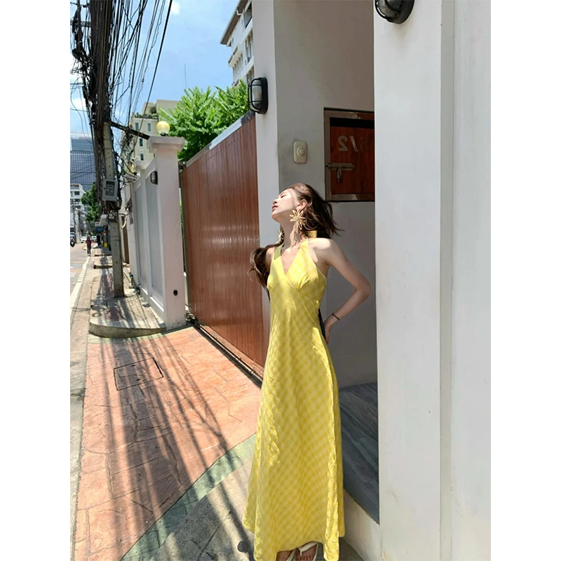 海边度假风黄色v领挂脖连衣裙女夏季法式浪漫气质修身显瘦a字长裙