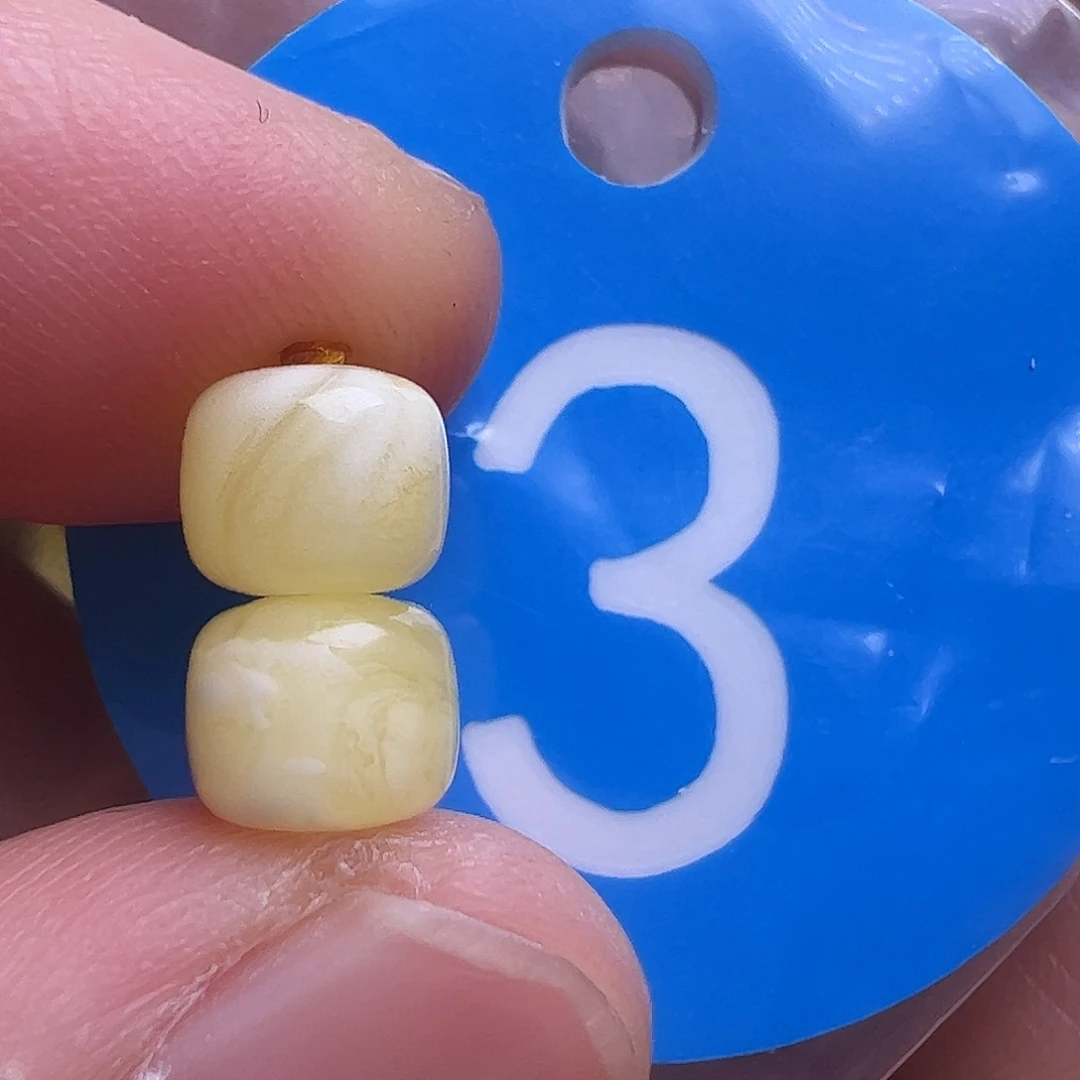 未镶嵌蜜蜡裸石6.5m m