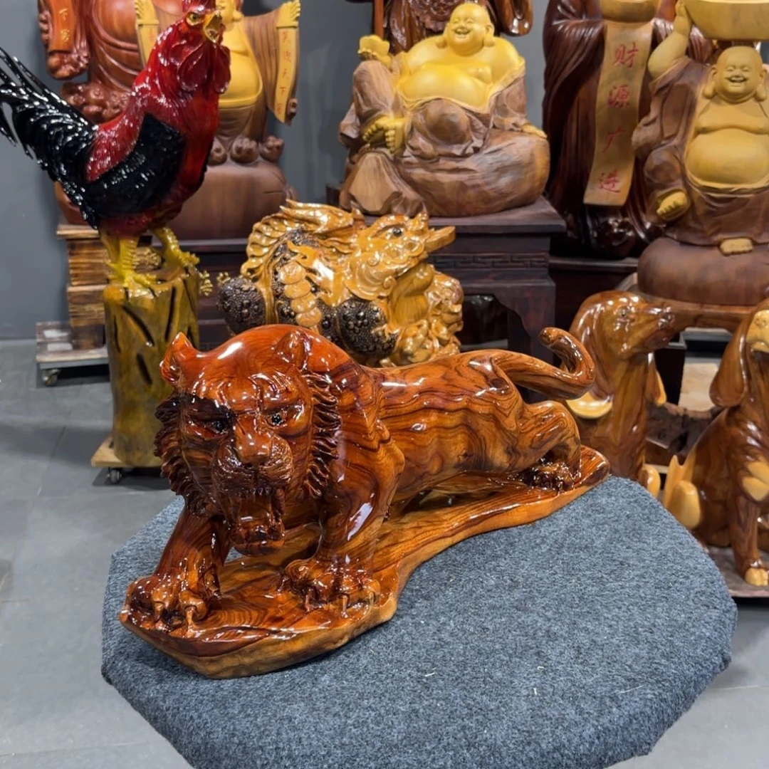 辉***～木香樟木实木雕刻上山虎