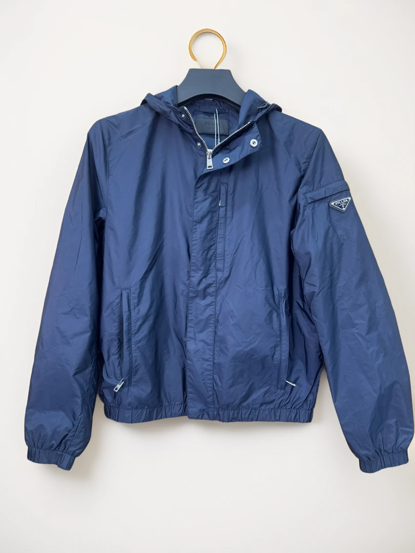 95新 Prada/普拉达 三角标藏蓝色冲锋衣夹克/46/95新/工价14600