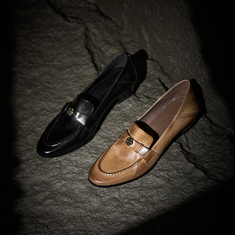 V36春夏季真皮粗跟山茶花一脚蹬黑色乐福鞋英伦风复古小皮鞋单鞋