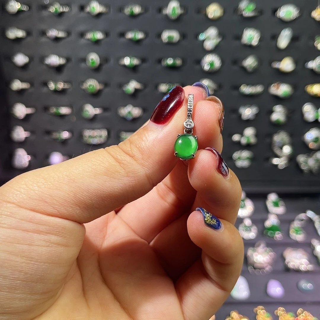 翡翠未镶嵌颈饰提溜