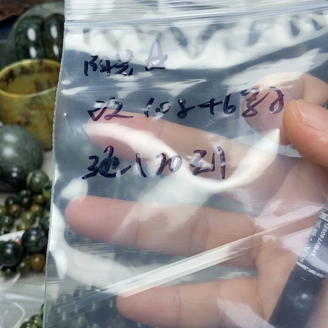 蛇纹石玉未镶嵌颈饰金**光三通