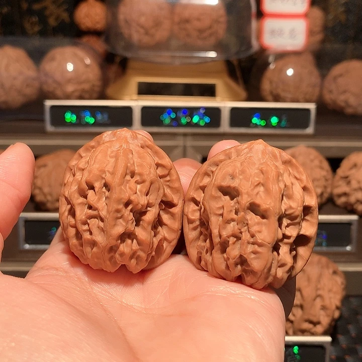 文玩核桃把件磐石