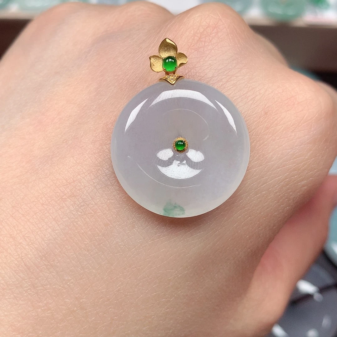 翡翠未镶嵌颈饰平安扣