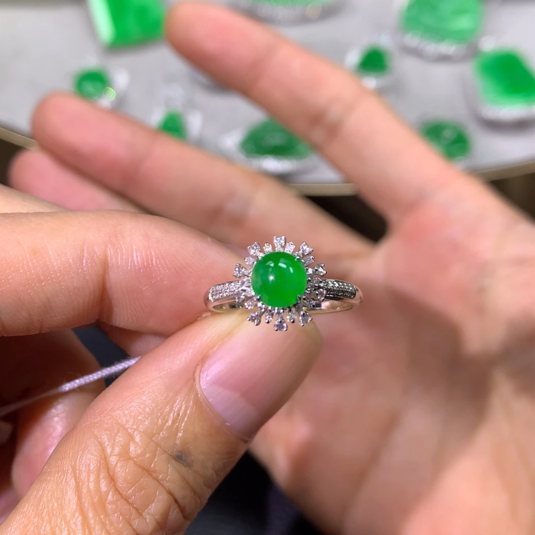 翡翠戒指18K金镶嵌翡翠