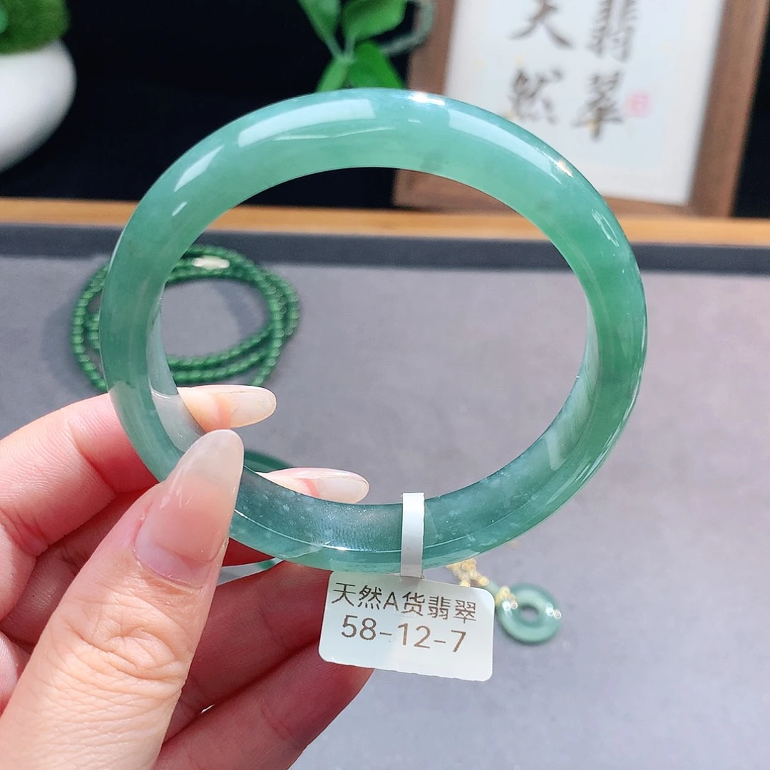 翡翠手镯（圆镯）未镶嵌
