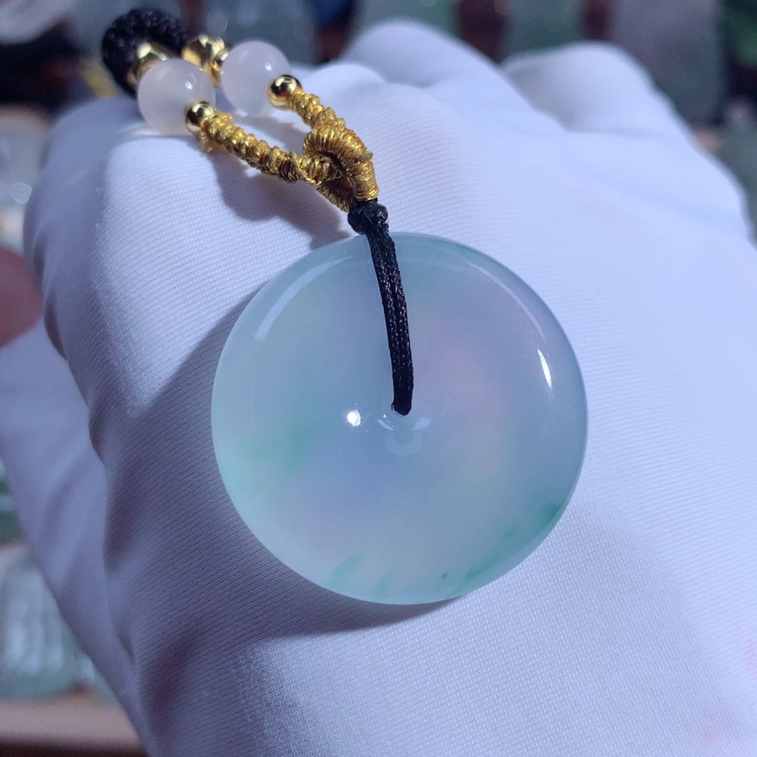 翡翠颈饰未镶嵌平安扣