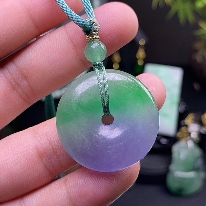 翡翠未镶嵌吊坠(赠链)