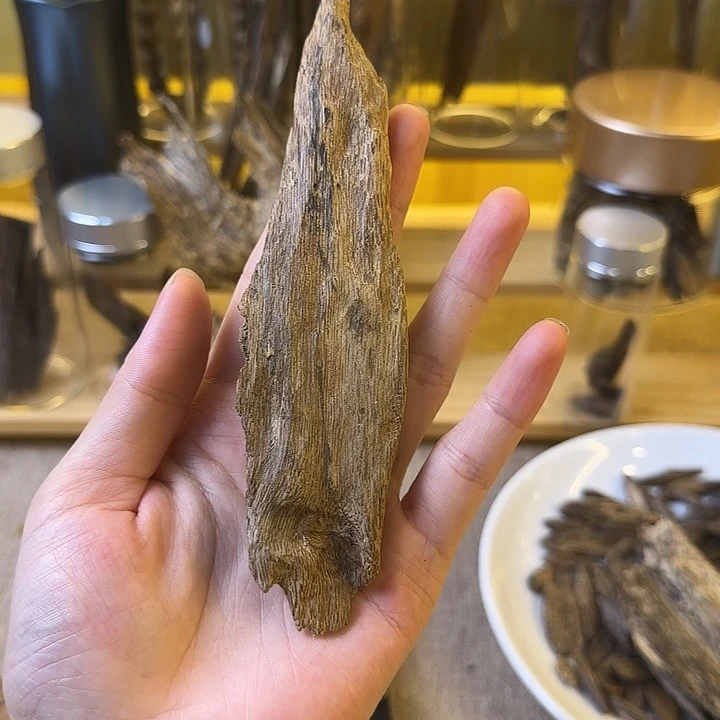 一***刀海南熟结土沉虫漏19克