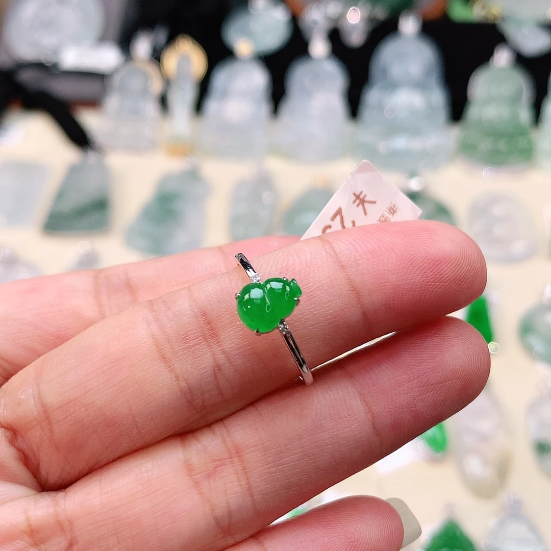 翡翠18K金镶嵌颈饰葫芦戒指