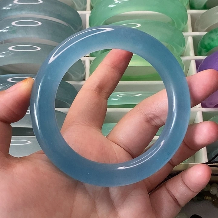 未镶嵌手镯石英岩玉