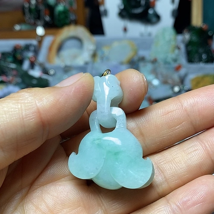翡翠未镶嵌吊坠(赠链)