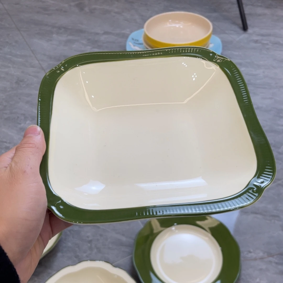 陶瓷微瑕餐具介意勿拍，满18飞！