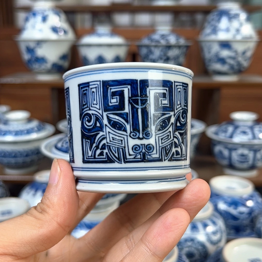 明青花饕餮纹容天杯