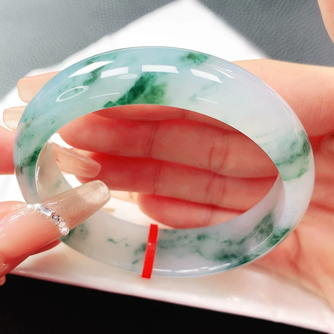 翡翠手镯未镶嵌54圈