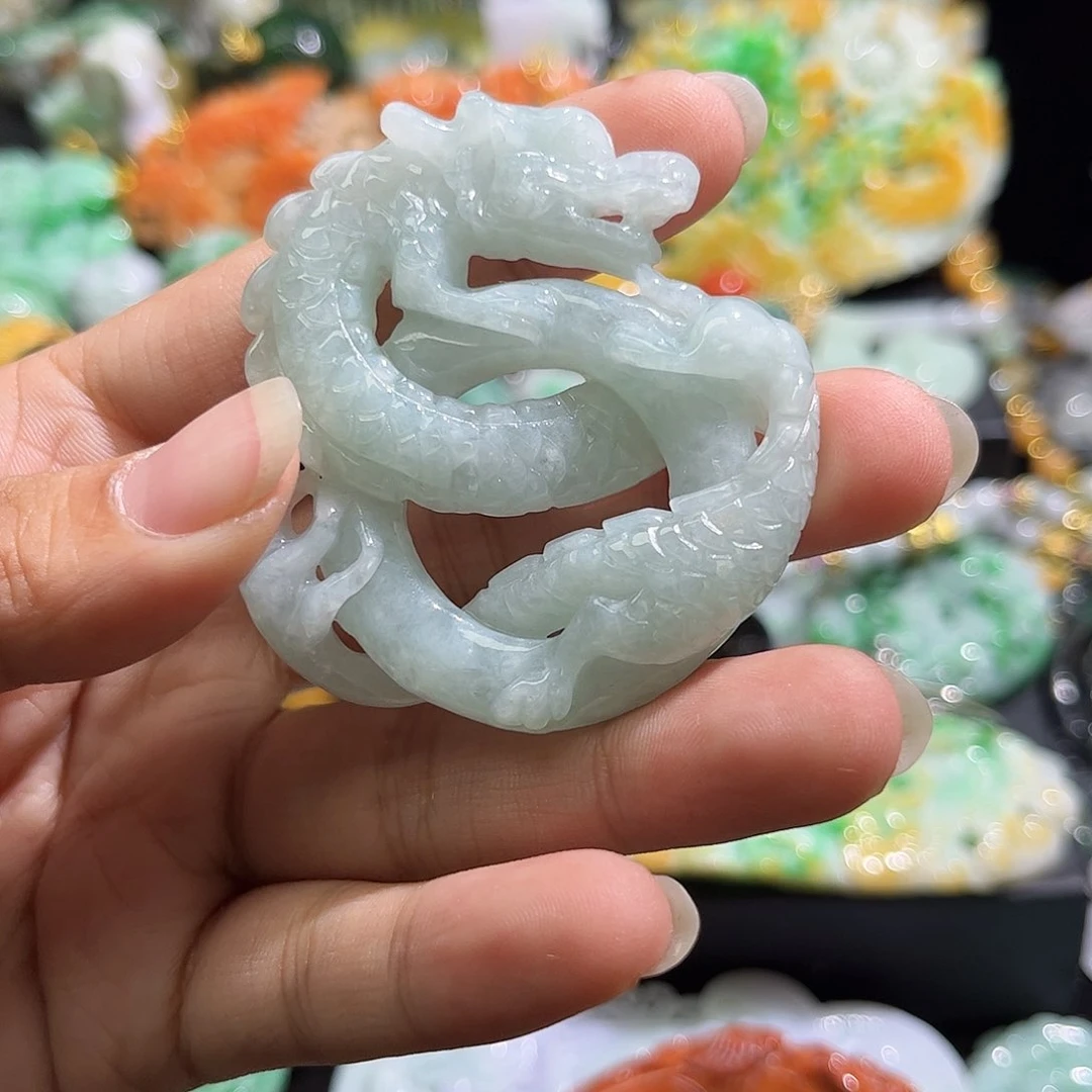 翡翠未镶嵌颈饰待编织