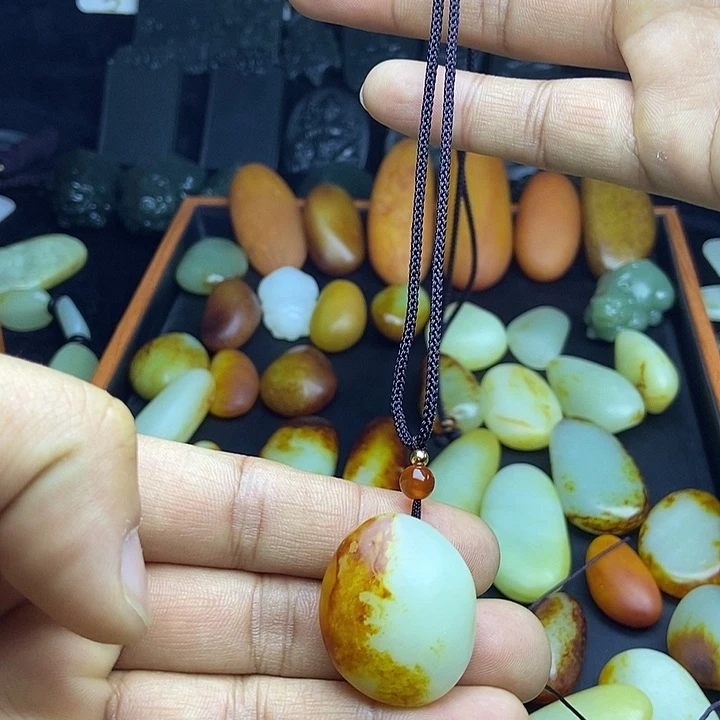 颈饰未镶嵌和田玉