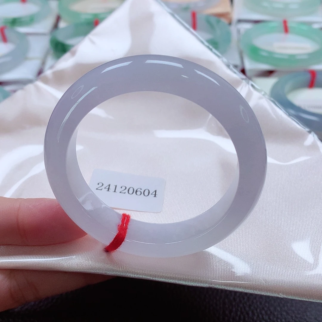 翡翠手镯未镶嵌天然A货翡翠