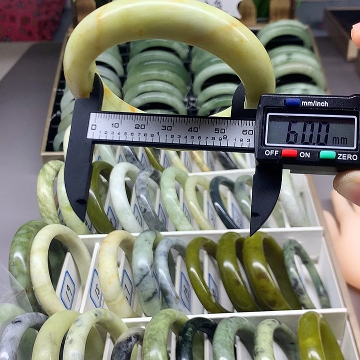未镶嵌蛇纹石玉手镯18