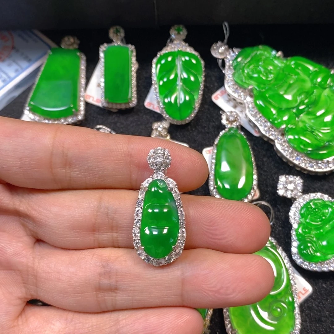 颈饰银S925镶嵌翡翠福豆吊坠