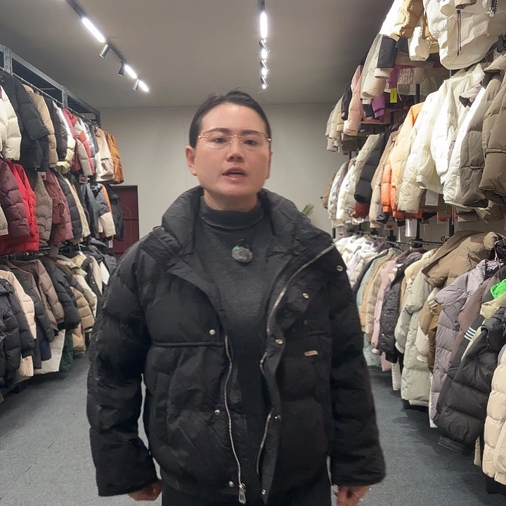 艾雨衣尚羽绒外套