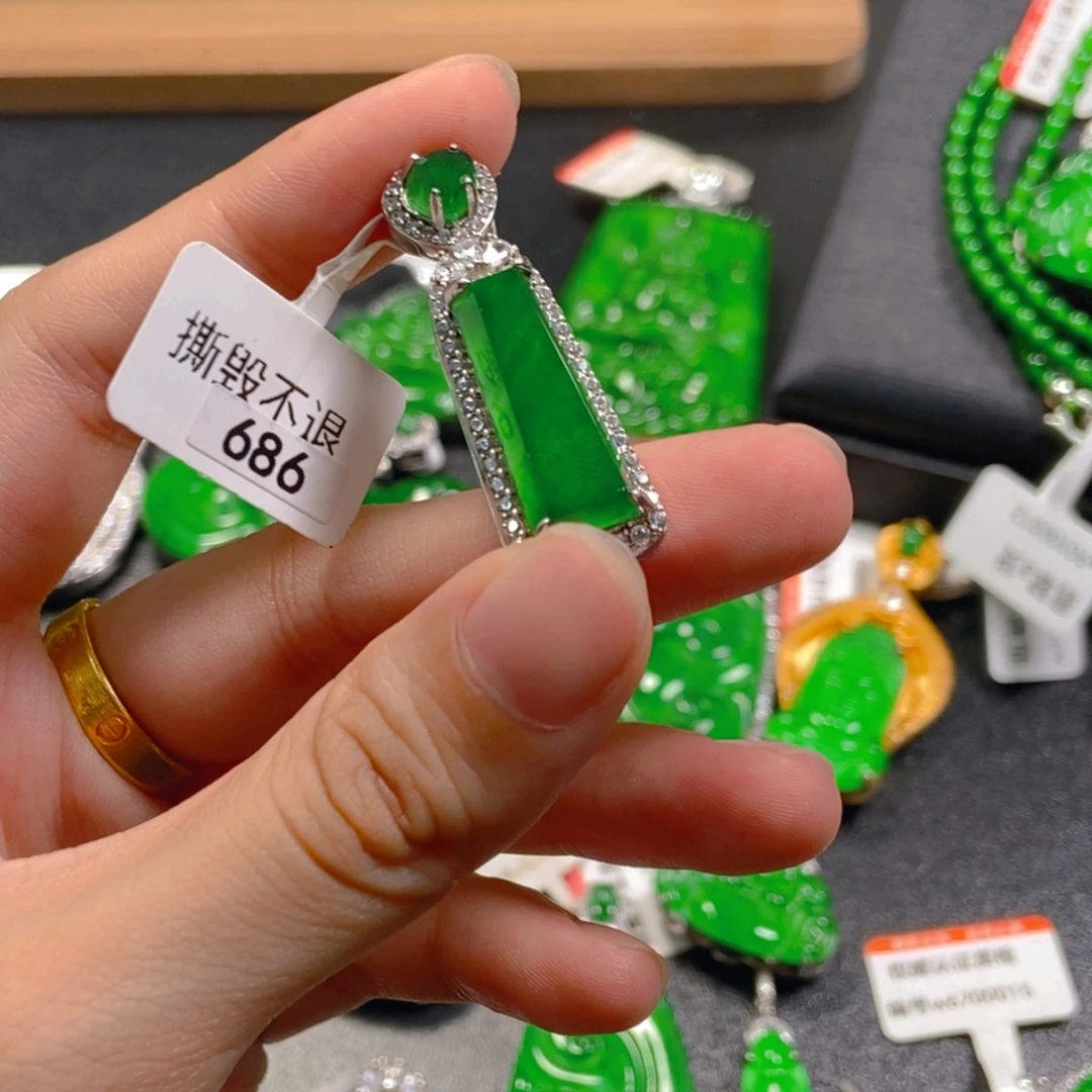 翡翠未镶嵌吊坠(不含链)