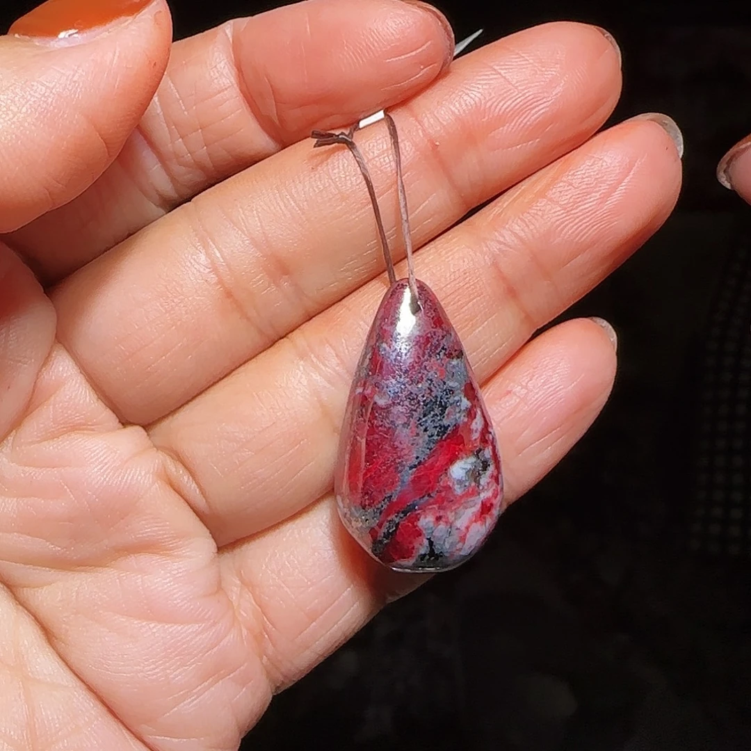 天然辰砂天然原矿石吊坠14.6克47