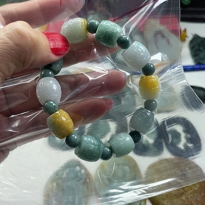 丝***）翡翠未镶嵌颈饰成品
