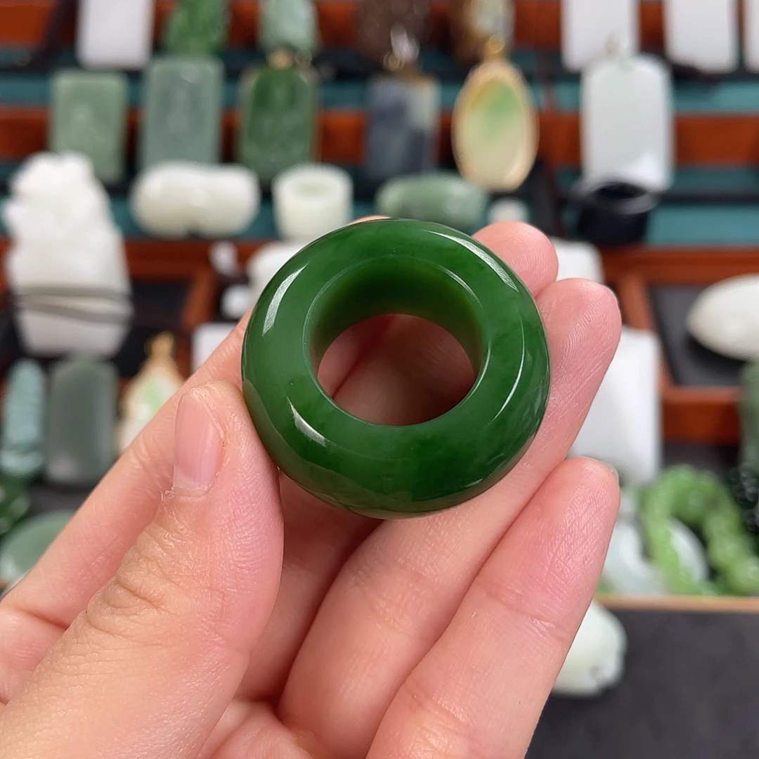 未镶嵌戒指和田玉