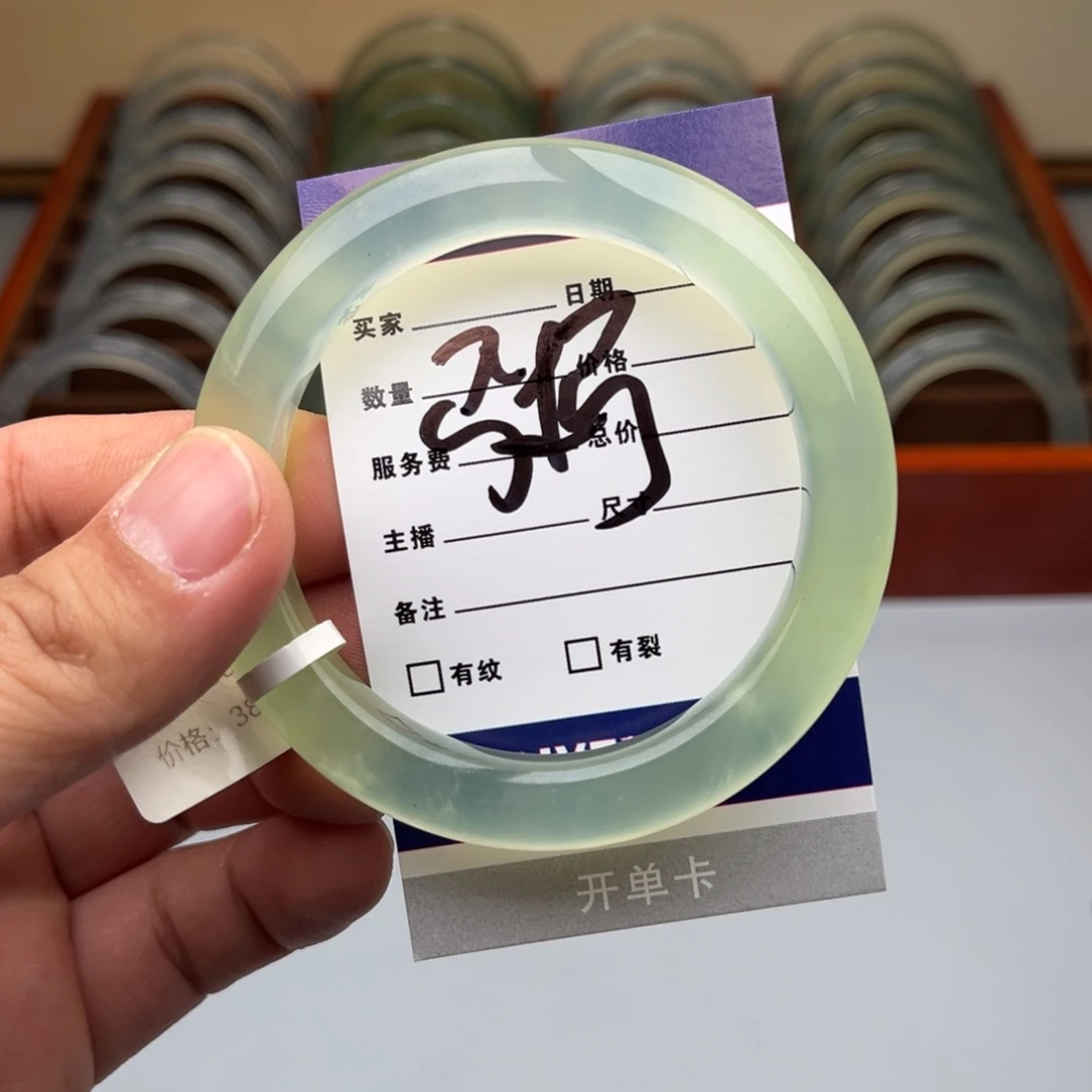 蛇纹石玉手镯未镶嵌粥*?