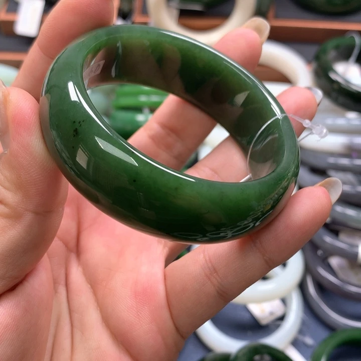 【闪购商品】未镶嵌手镯和田玉（碧玉）