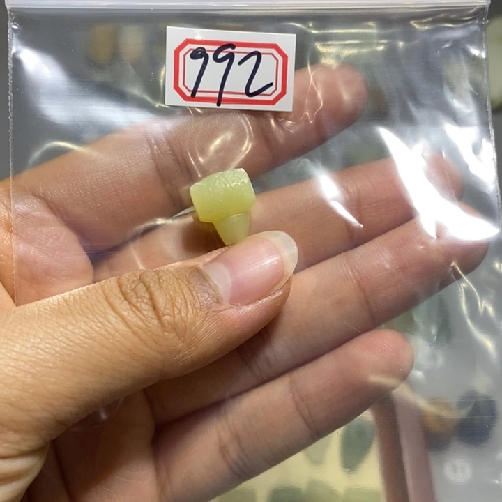 蛇纹石玉颈饰未镶嵌世****少