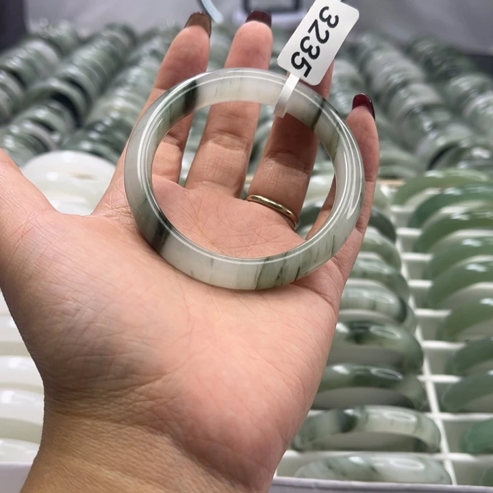 未镶嵌手镯石英质玉3235