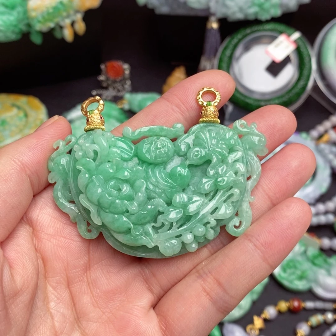 翡翠未镶嵌颈饰伊*翡翠吊坠