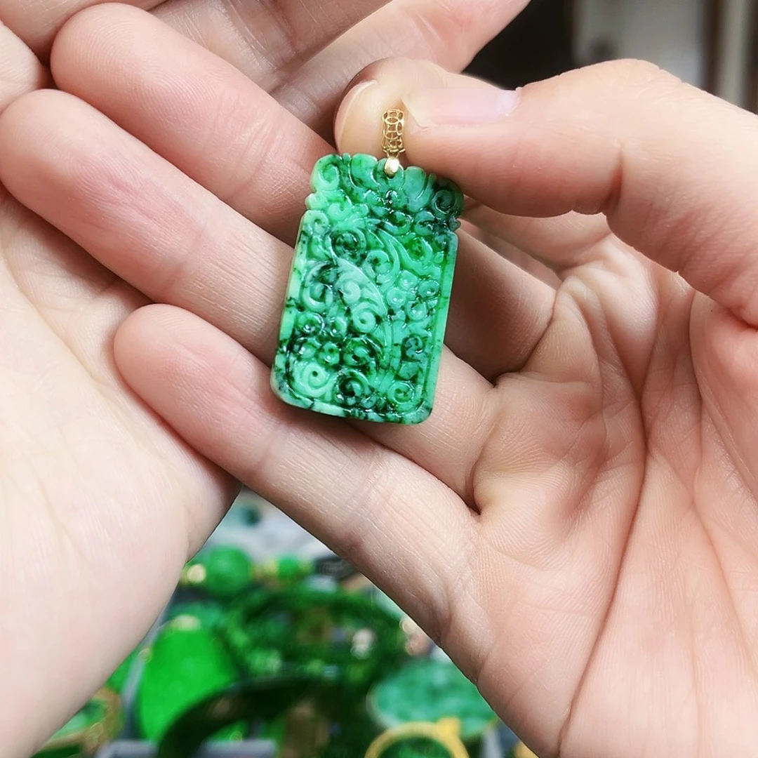 翡翠颈饰18K金镶嵌吊坠