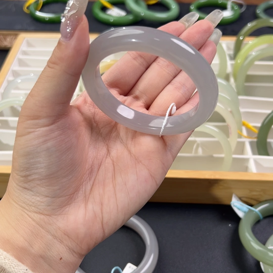 和田玉未镶嵌手镯有纹介意勿拍