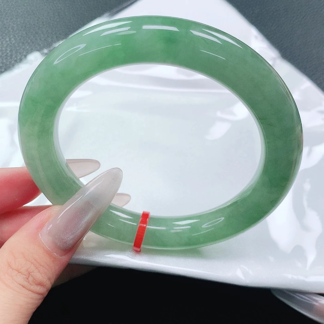 翡翠手镯未镶嵌57圈
