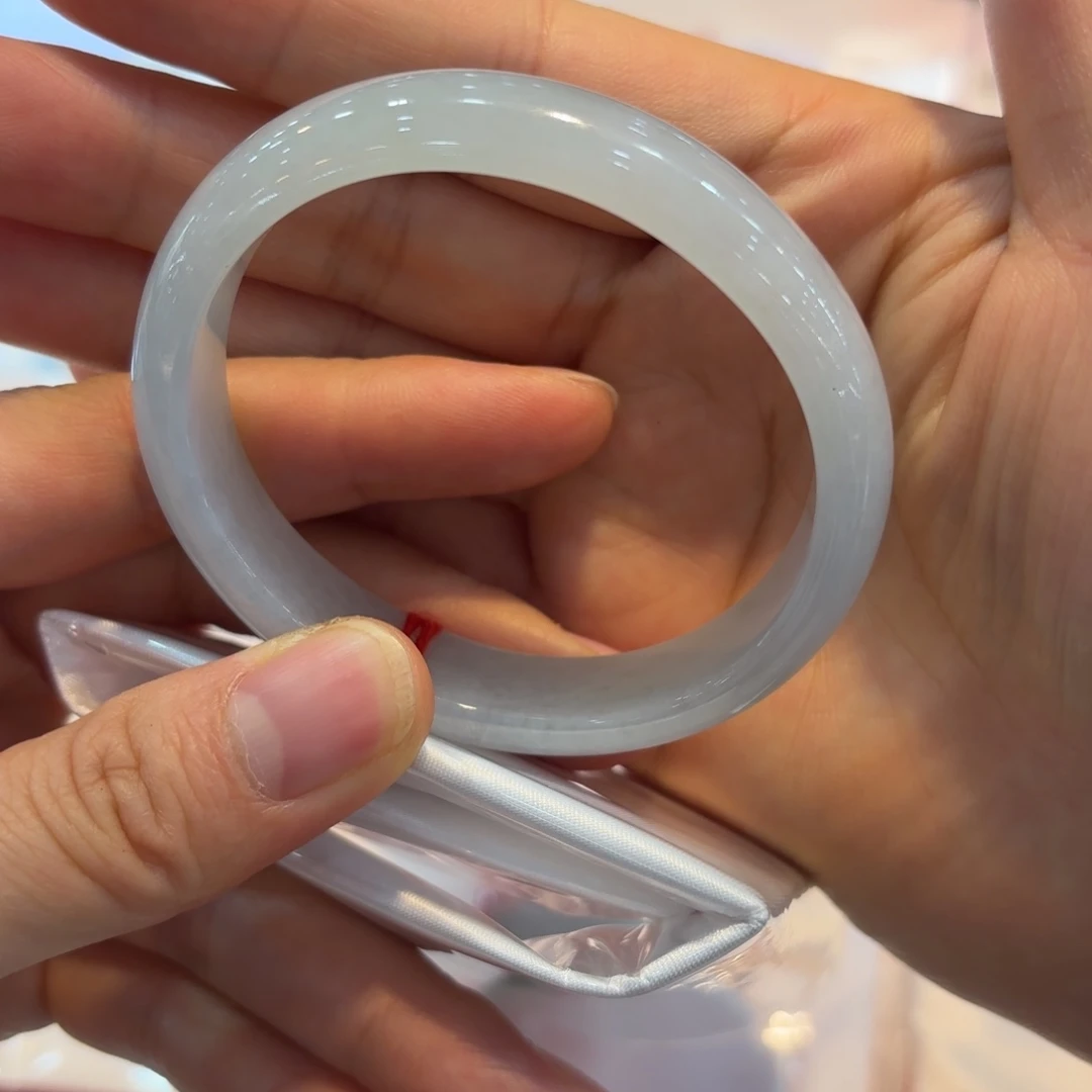 翡翠未镶嵌手镯55贵妃