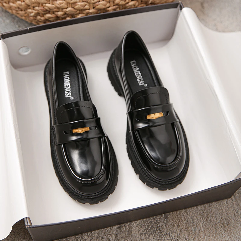 舒适透气乐福鞋漆皮中跟手工小金币粗跟秋季时尚黑色厚底乐福鞋