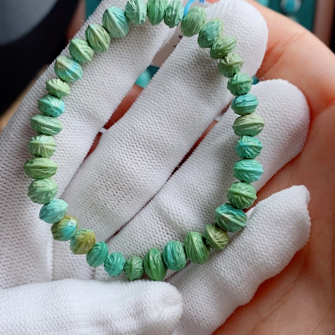 绿松石未镶嵌颈饰