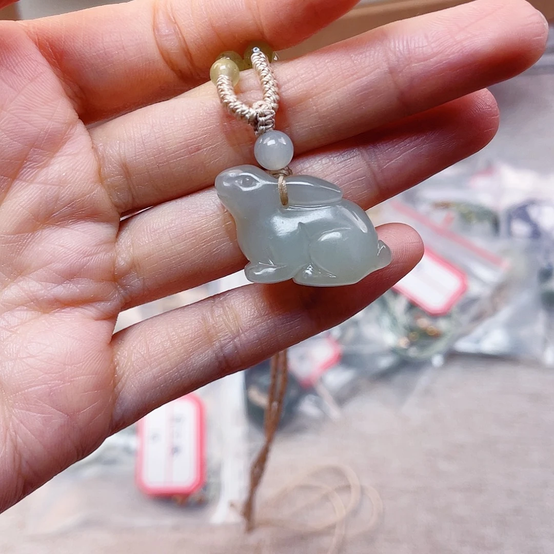 冲***兔和田玉未镶嵌吊坠(赠链)