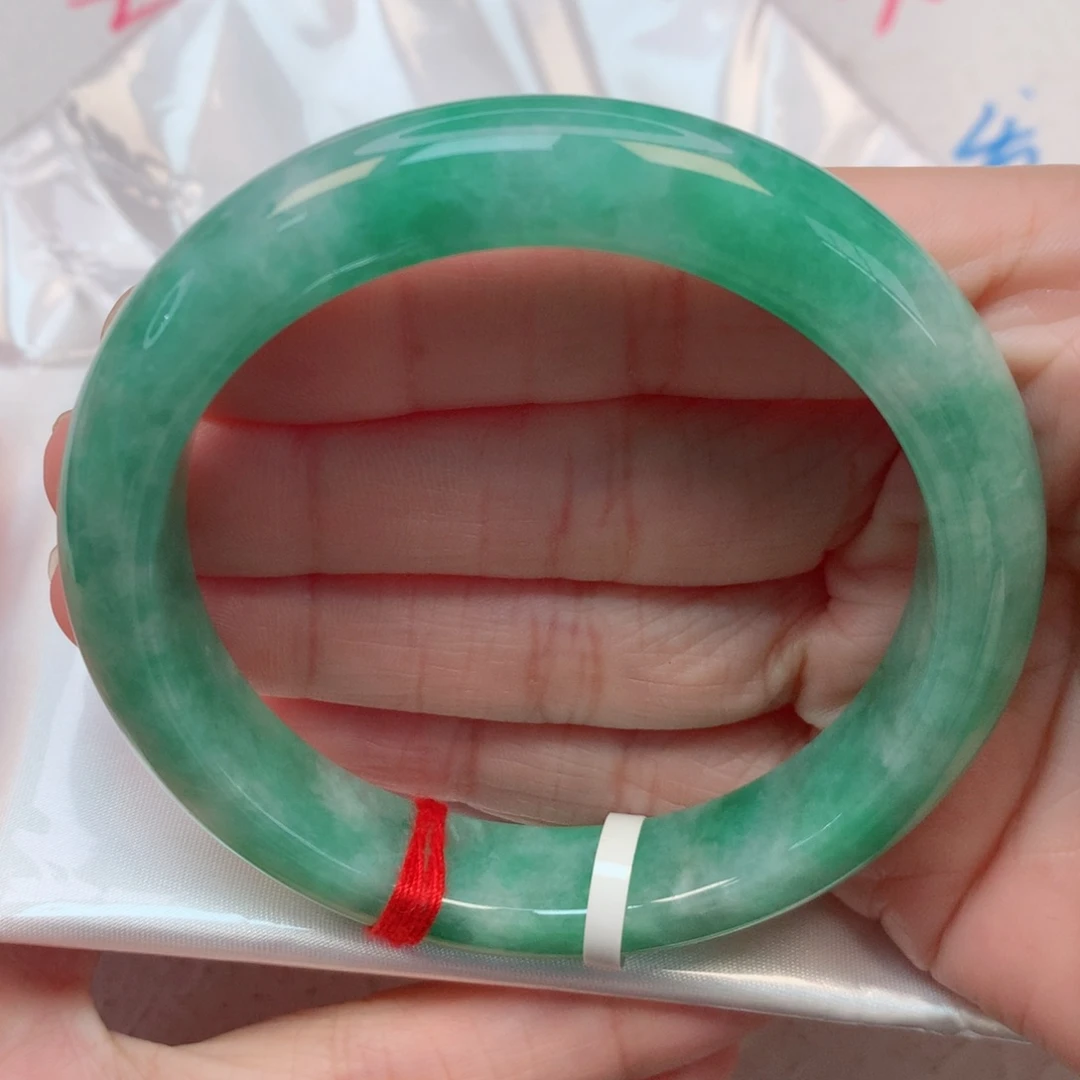 翡翠手镯未镶嵌58圈 果阳绿
