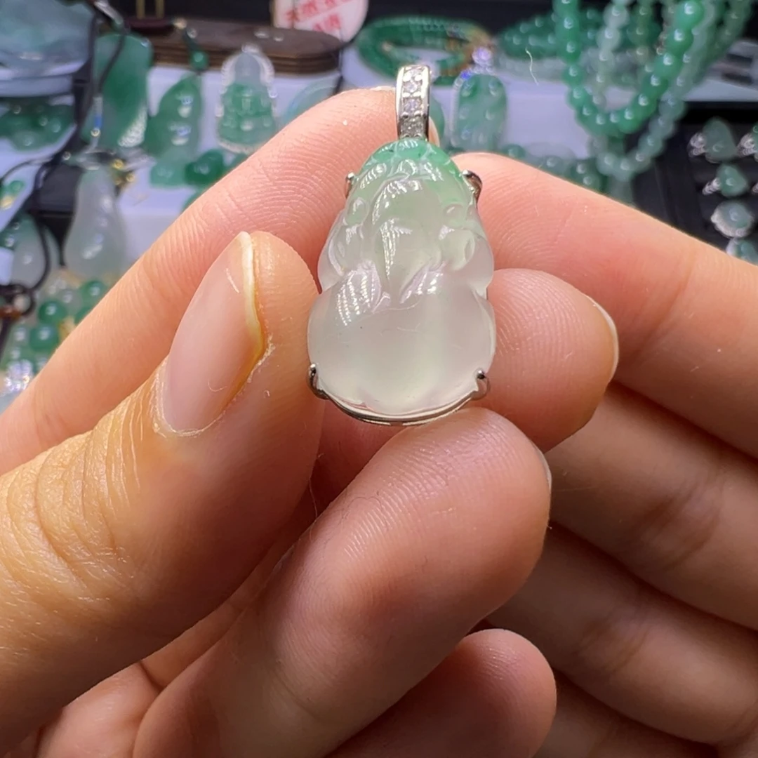 石英质玉（非洲翠）未镶嵌颈饰