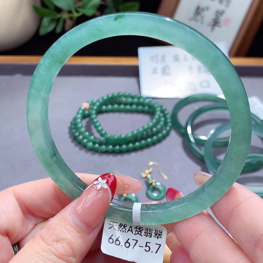 翡翠手镯（圆镯）未镶嵌