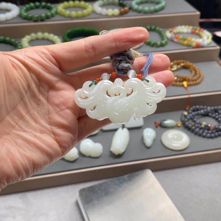 颈饰未镶嵌和田玉