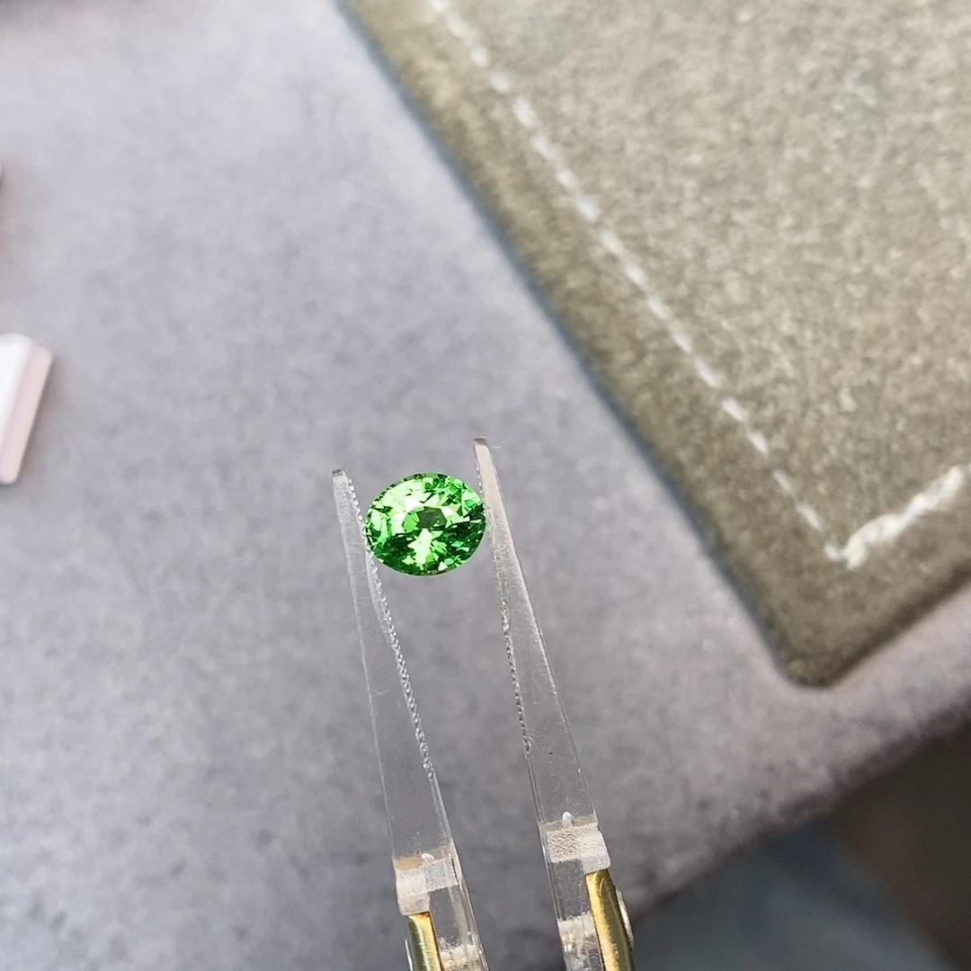 珠宝半成品未镶嵌石榴石（沙弗莱）1.15ct 卡扎尼