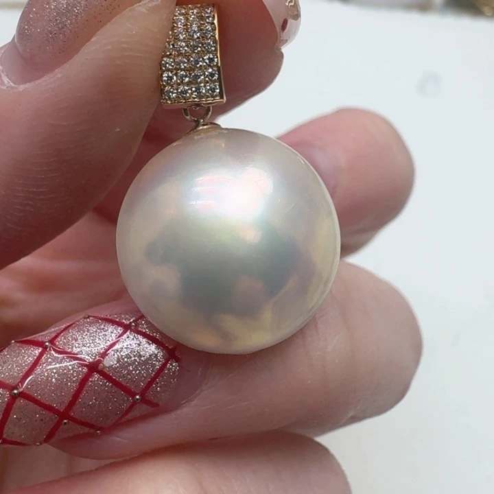 拼合珍珠（马贝珠）颈饰18K金镶嵌