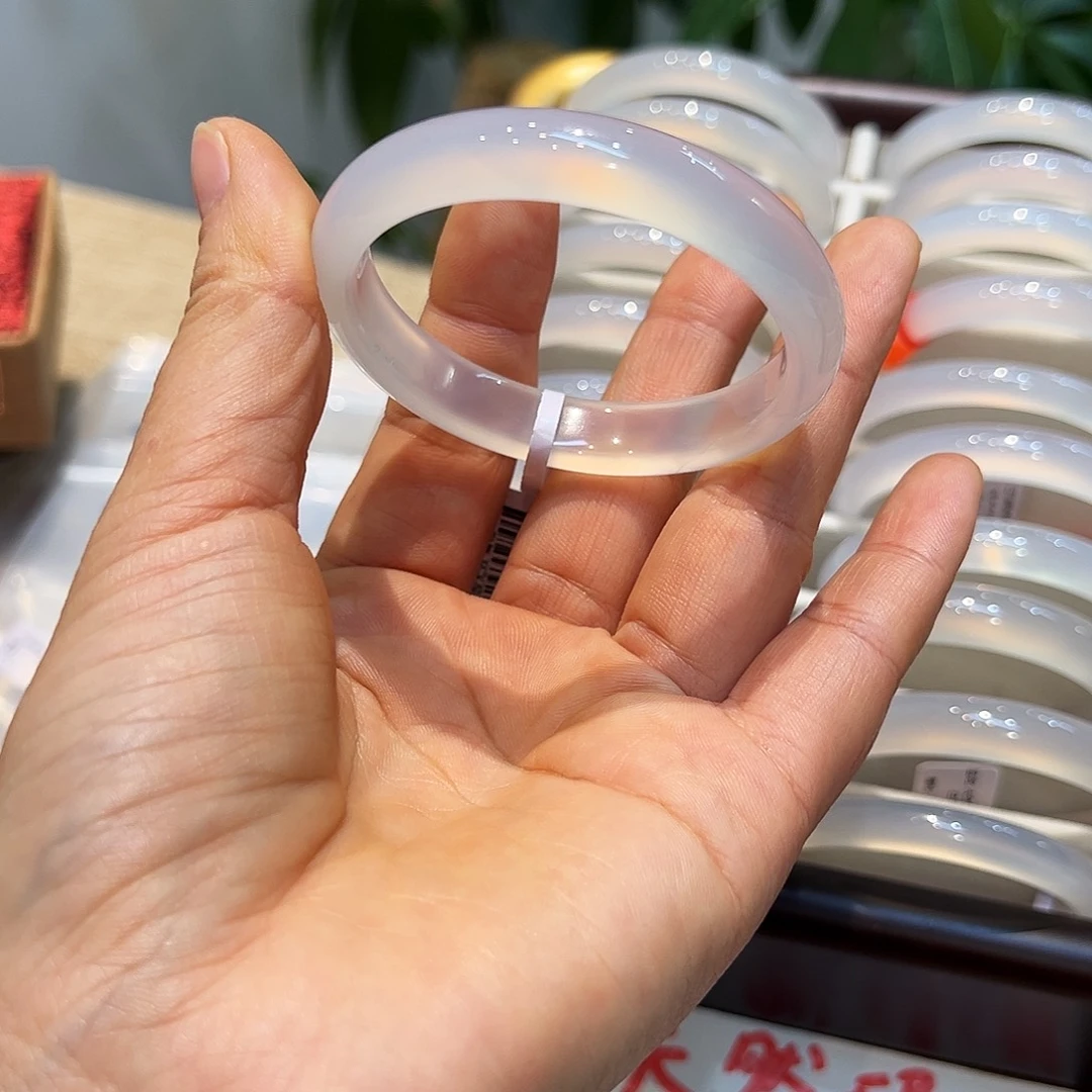 蔚***气玛瑙/玉髓未镶嵌手镯